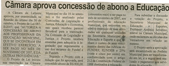 Câmara aprova concessão de abono a Educação. Correio de Minas, Conselheiro Lafaiete, 31 out. 2007, 171ª ed., p.03.