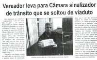 Vereador leva para Câmara sinalizador de trânsito que se soltou de viaduto. Correio de Minas, Conselheiro Lafaiete, 12 mar. 2014, p. 3.